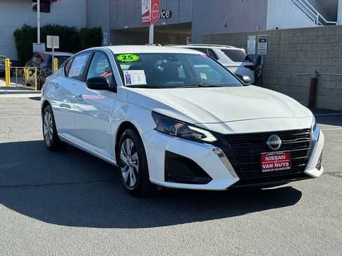 Used 2025 Nissan Altima 2.5 S FWD image 8