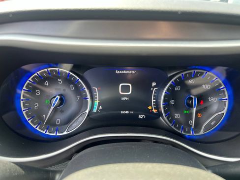 Used 2025 Chrysler Pacifica Select FWD image 32