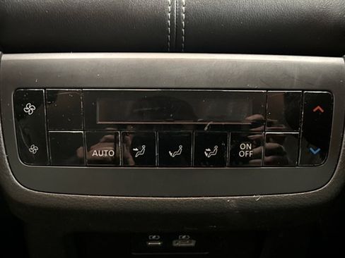 Used 2024 Nissan Pathfinder SV FWD image 18