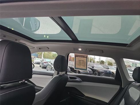 Used 2025 Volkswagen Taos SEL image 31