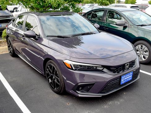 Used 2024 Honda Civic Sport Touring image 4