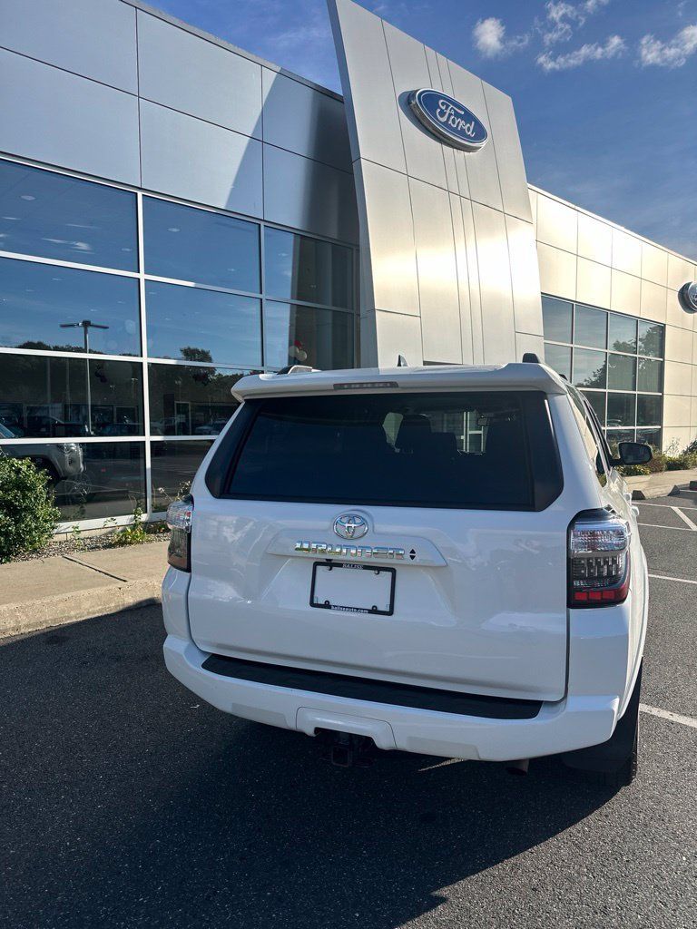 Used 2023 Toyota 4Runner SR5 AWD/4WD image 4