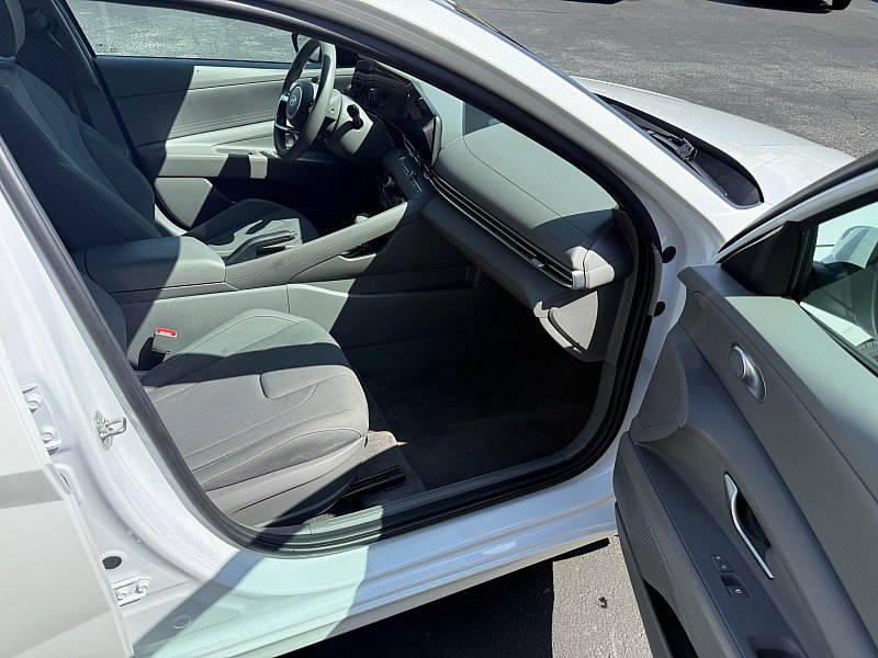 Used 2024 Hyundai Elantra SEL FWD image 18
