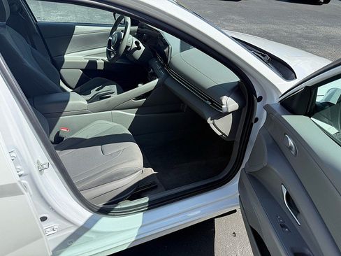 Used 2024 Hyundai Elantra SEL FWD image 18