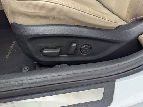 Used 2017 Hyundai Sonata Limited image 28