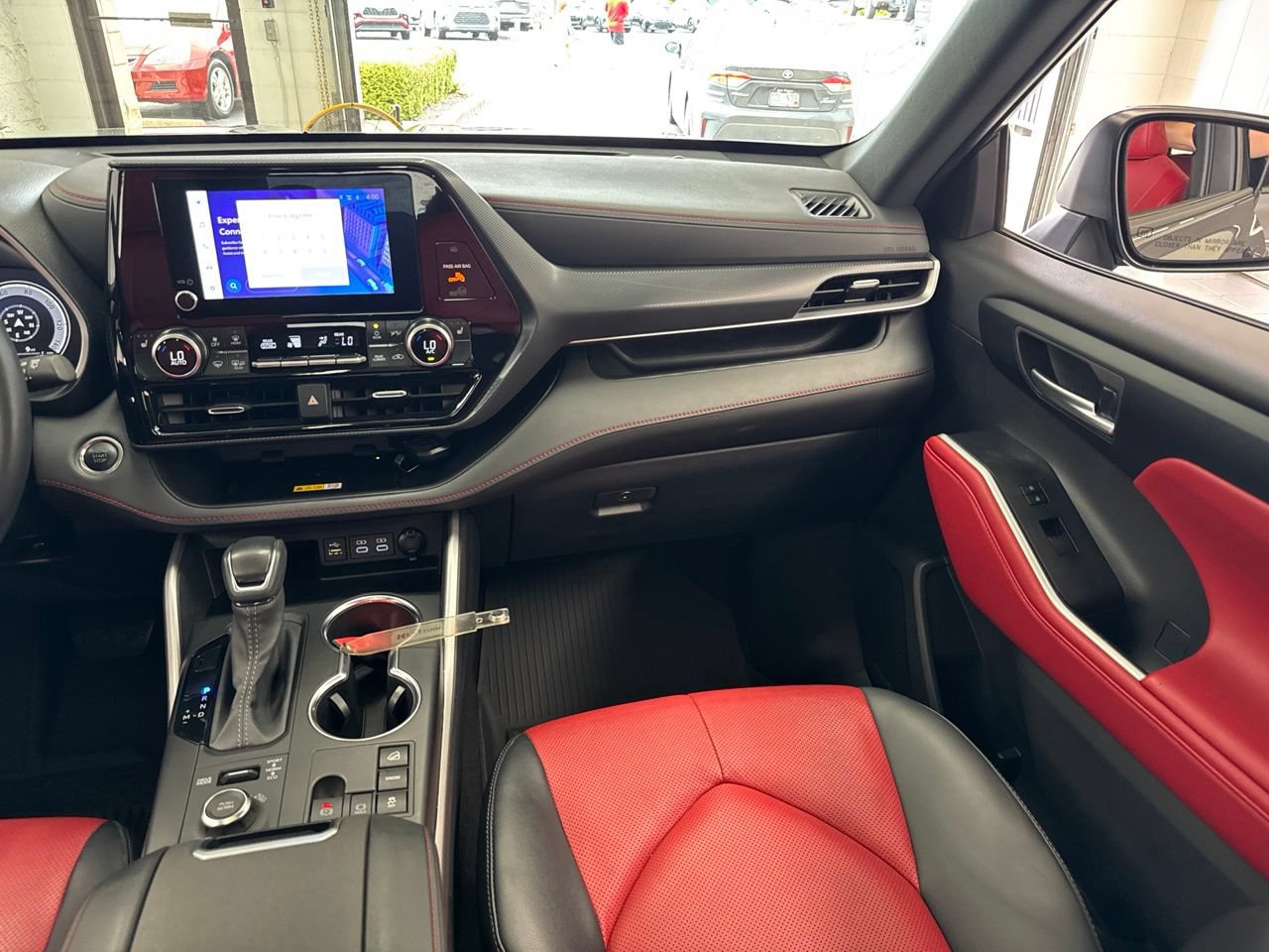 Used 2025 Toyota Highlander XSE AWD/4WD image 49
