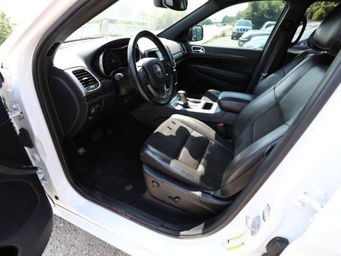 Used 2019 Jeep Grand Cherokee Altitude AWD/4WD image 18