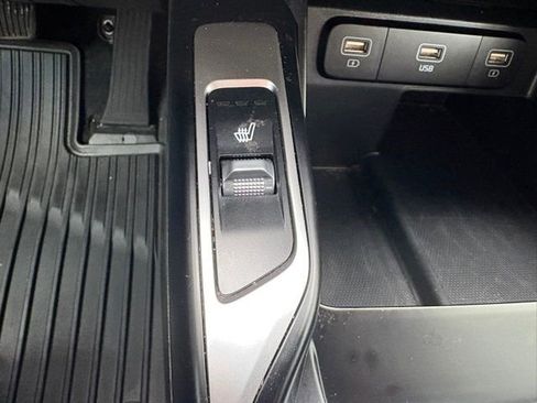 Certified 2021 Kia Sorento S w/ Panoramic Sunroof Package image 18