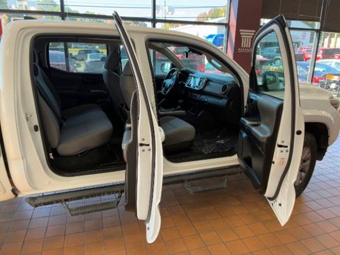 Used 2019 Toyota Tacoma SR5 image 32