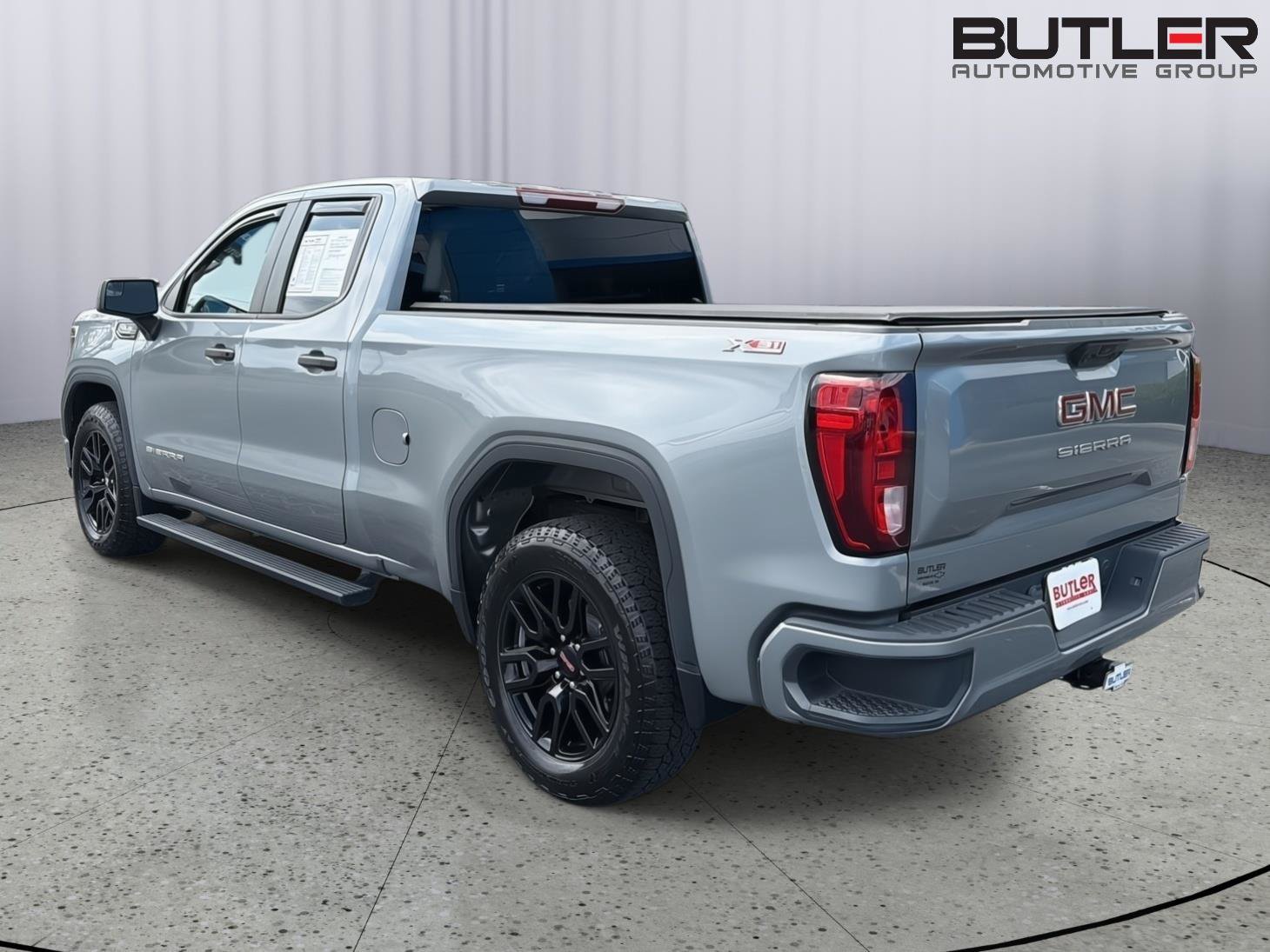 Used 2023 GMC Sierra 1500 Pro w/ Graphite Edition AWD/4WD image 4