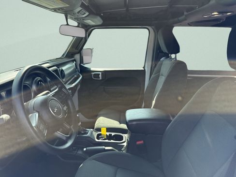 Used 2023 Jeep Wrangler Sport image 29