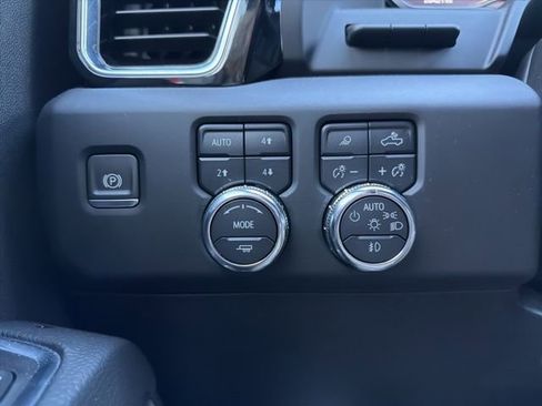 Used 2024 GMC Sierra 2500 Denali w/ Denali Reserve Package image 29