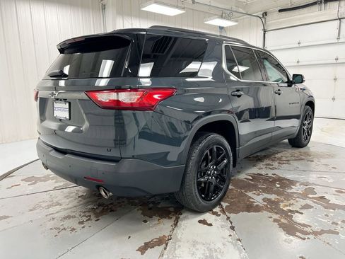 Used 2021 Chevrolet Traverse LT FWD image 3