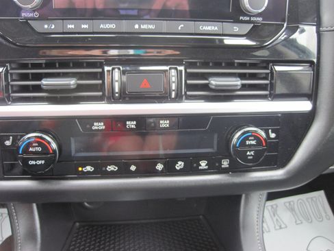 Used 2025 Nissan Pathfinder SV AWD/4WD image 22