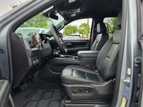 Used 2025 Chevrolet Suburban Z71 AWD/4WD image 14