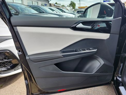 New 2025 Volkswagen Taos S image 10