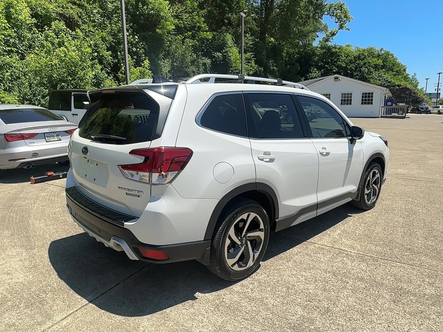 Used 2024 Subaru Forester Touring w/ Convenience Package AWD/4WD image 4