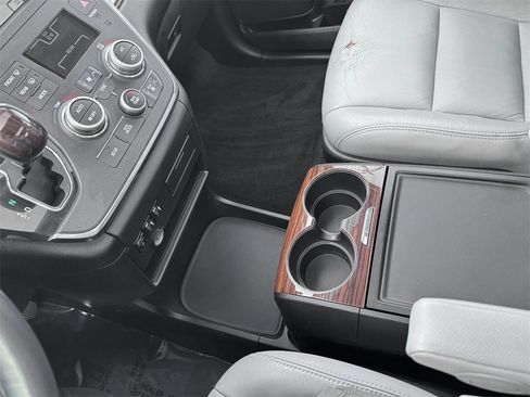 Used 2015 Toyota Sienna Limited image 25