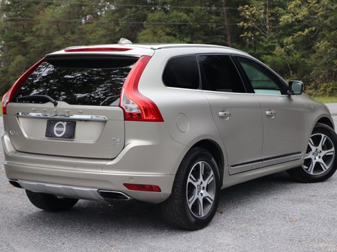 Used 2015 Volvo XC60 T6 image 3