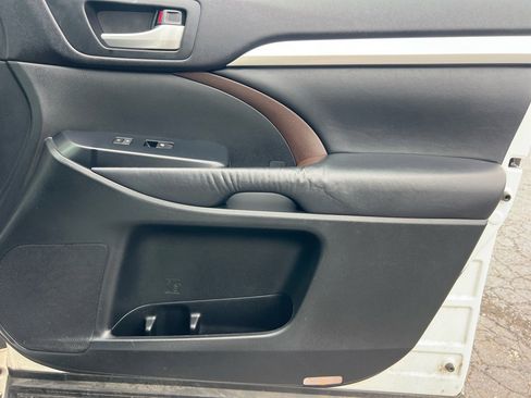 Used 2014 Toyota Highlander XLE AWD/4WD image 20