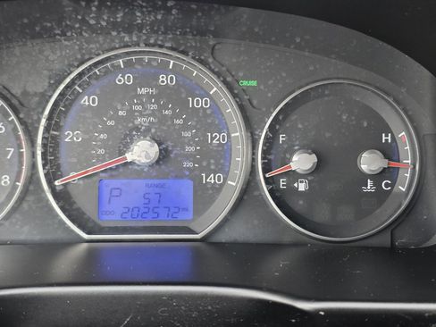 Used 2011 Hyundai Santa Fe Limited image 25