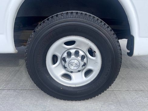 Used 2015 Chevrolet Express 2500 image 23