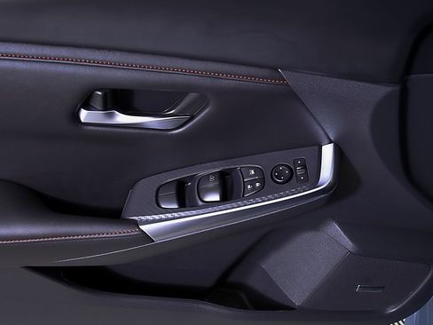 Used 2024 Nissan Sentra SR w/ SR Premium Package image 17