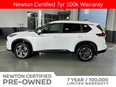 Used 2024 Nissan Rogue SV w/ SV Premium Package AWD/4WD image 3