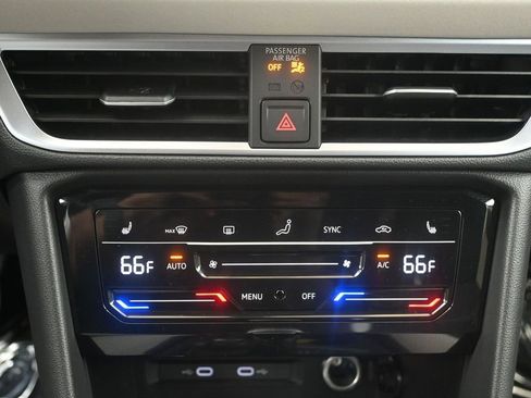 Used 2025 Volkswagen Taos SE image 24