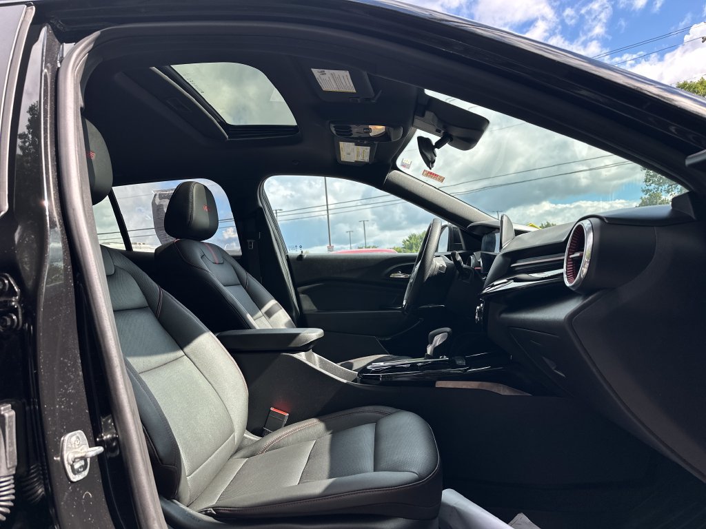 Used 2024 Chevrolet Trax RS w/ Sunroof Package FWD image 20