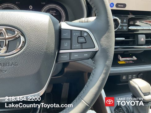Used 2026 Toyota Highlander XSE AWD/4WD image 28