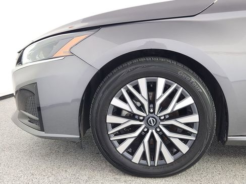 Used 2024 Nissan Altima 2.5 SV image 8