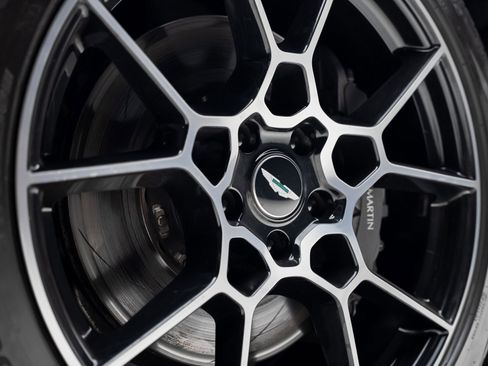 Used 2021 Aston Martin DBX image 21