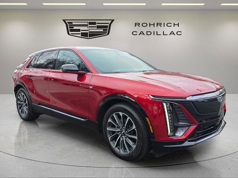 Certified 2025 Cadillac Lyriq Sport image 3