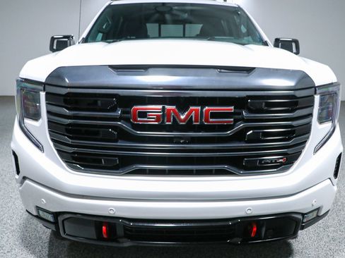 Used 2023 GMC Sierra 1500 AT4 w/ AT4 Premium Package AWD/4WD image 4