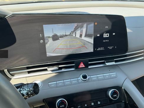 Used 2025 Hyundai Elantra SEL FWD image 3