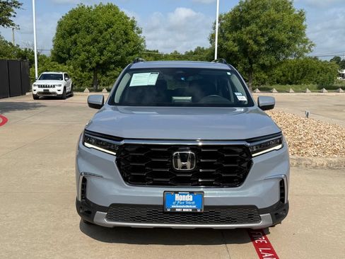 Used 2023 Honda Pilot Touring image 9