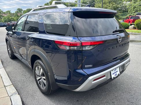 Used 2022 Nissan Pathfinder SL w/ SL Black Package AWD/4WD image 5