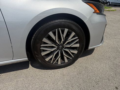 Used 2024 Nissan Altima 2.5 SV FWD image 30