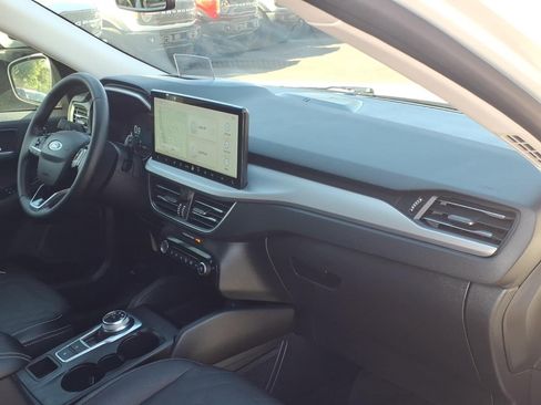 Certified 2023 Ford Escape Platinum w/ Premium Technology Package AWD/4WD image 10