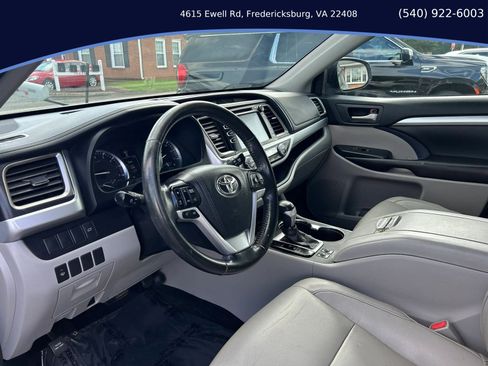 Used 2016 Toyota Highlander XLE AWD/4WD image 11