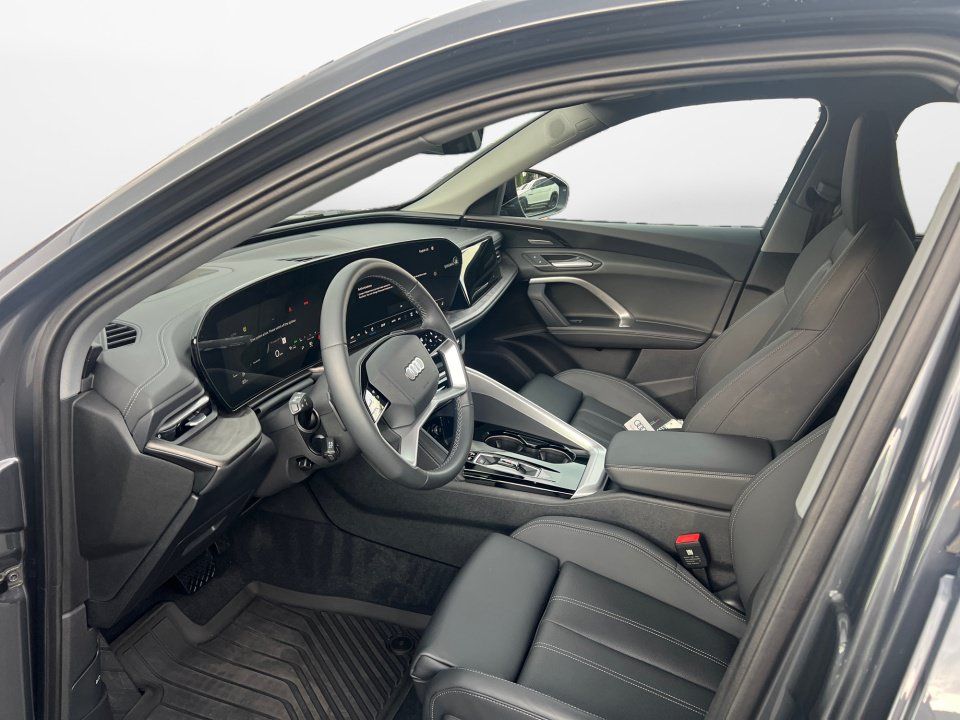 Certified 2025 Audi Q5 Premium w/ Premium Plus AWD/4WD image 9