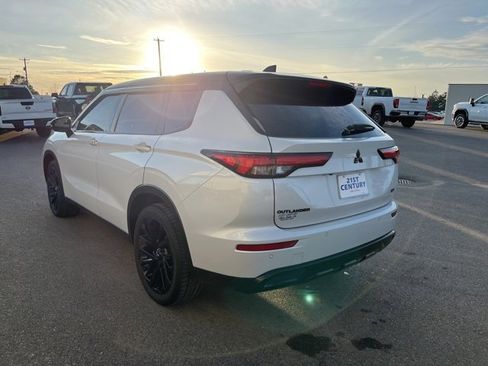 Used 2023 Mitsubishi Outlander SE Black Edition image 10
