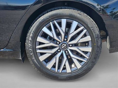 Used 2024 Nissan Altima 2.5 SV FWD image 27