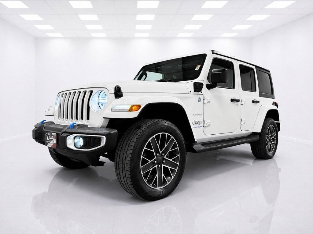 Used 2023 Jeep Wrangler Unlimited Sahara w/ Cold Weather Group AWD/4WD image 4