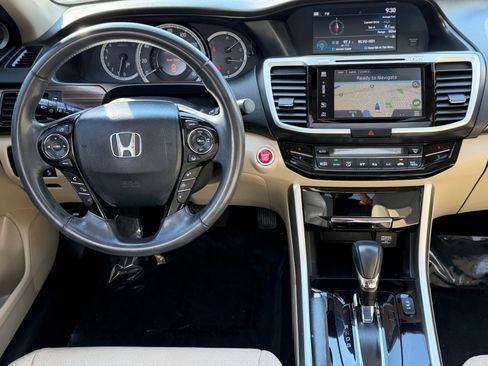 Used 2017 Honda Accord Touring image 29