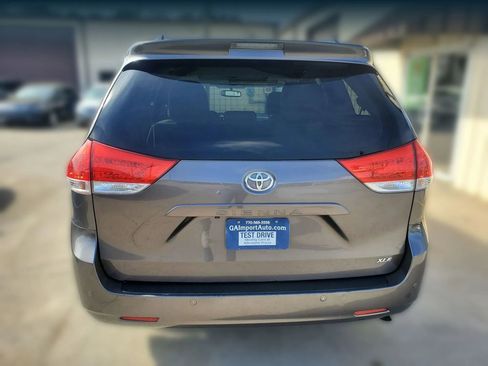 Used 2012 Toyota Sienna XLE w/ XLE Navigation Pkg image 6