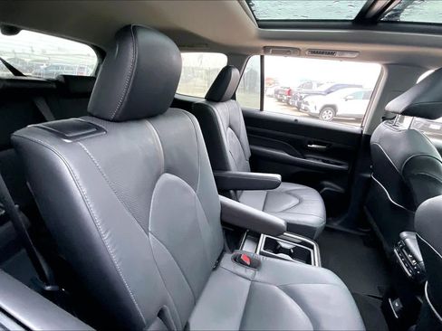 Used 2025 Toyota Grand Highlander AWD image 20