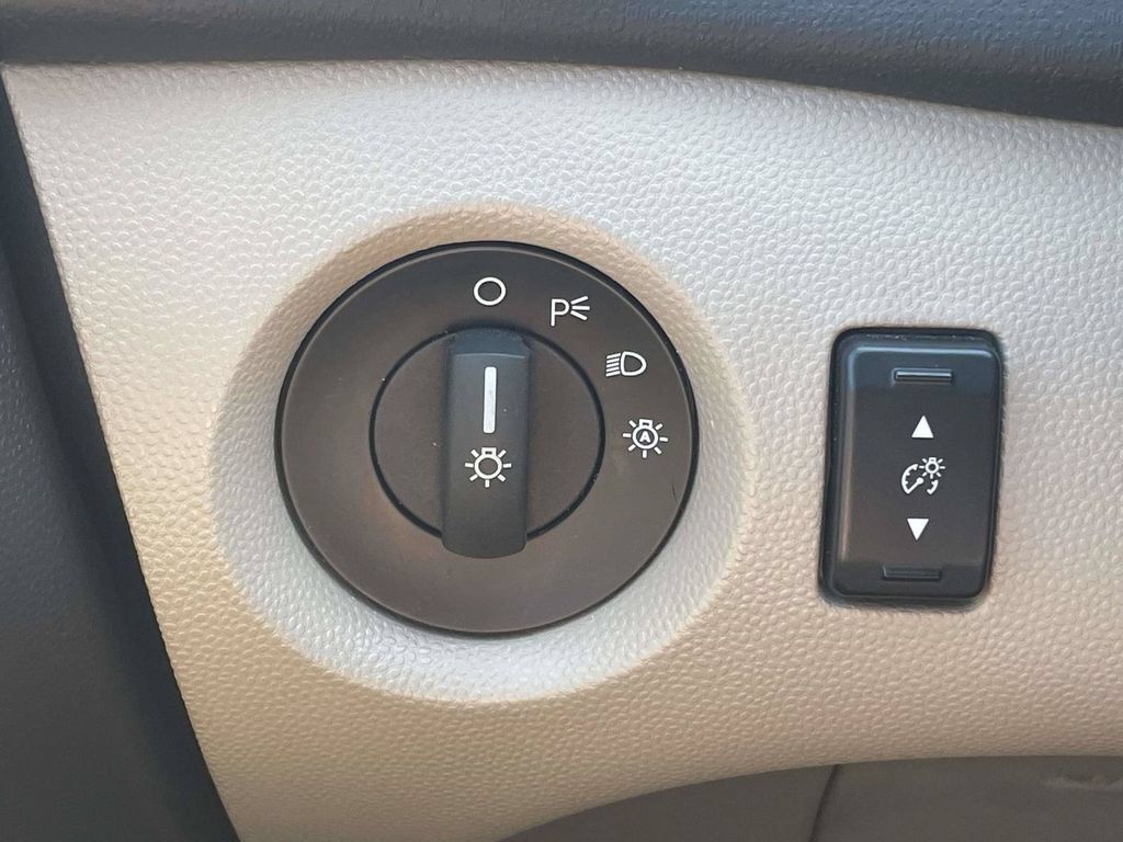 Used 2017 Ford Fiesta SE FWD image 24