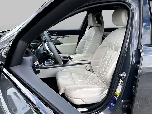 Used 2023 BMW 760i xDrive w/ Executive Package AWD/4WD image 7